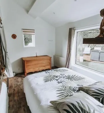 Les De Claire بيت للعطل *